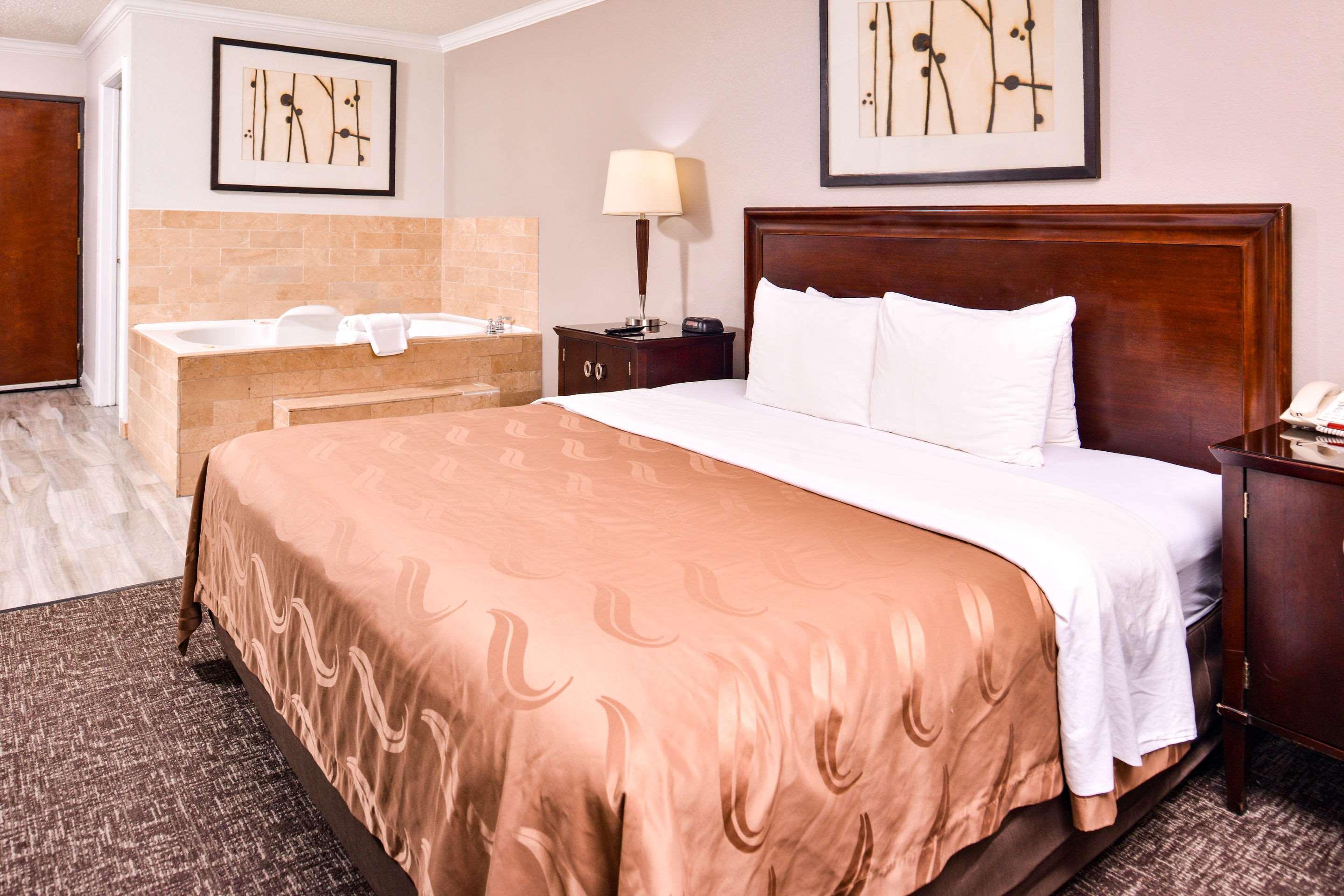 Quality & Hotel 2*