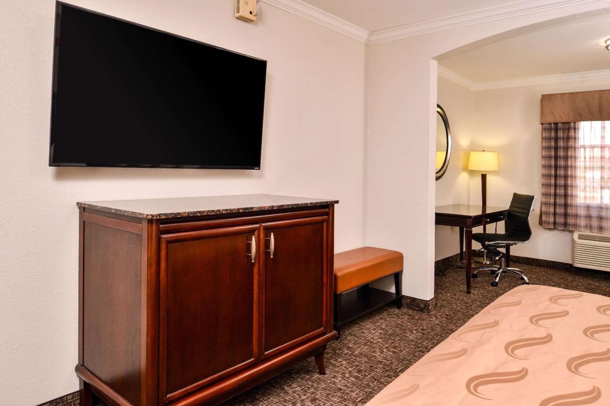 Quality & Hotel 2*